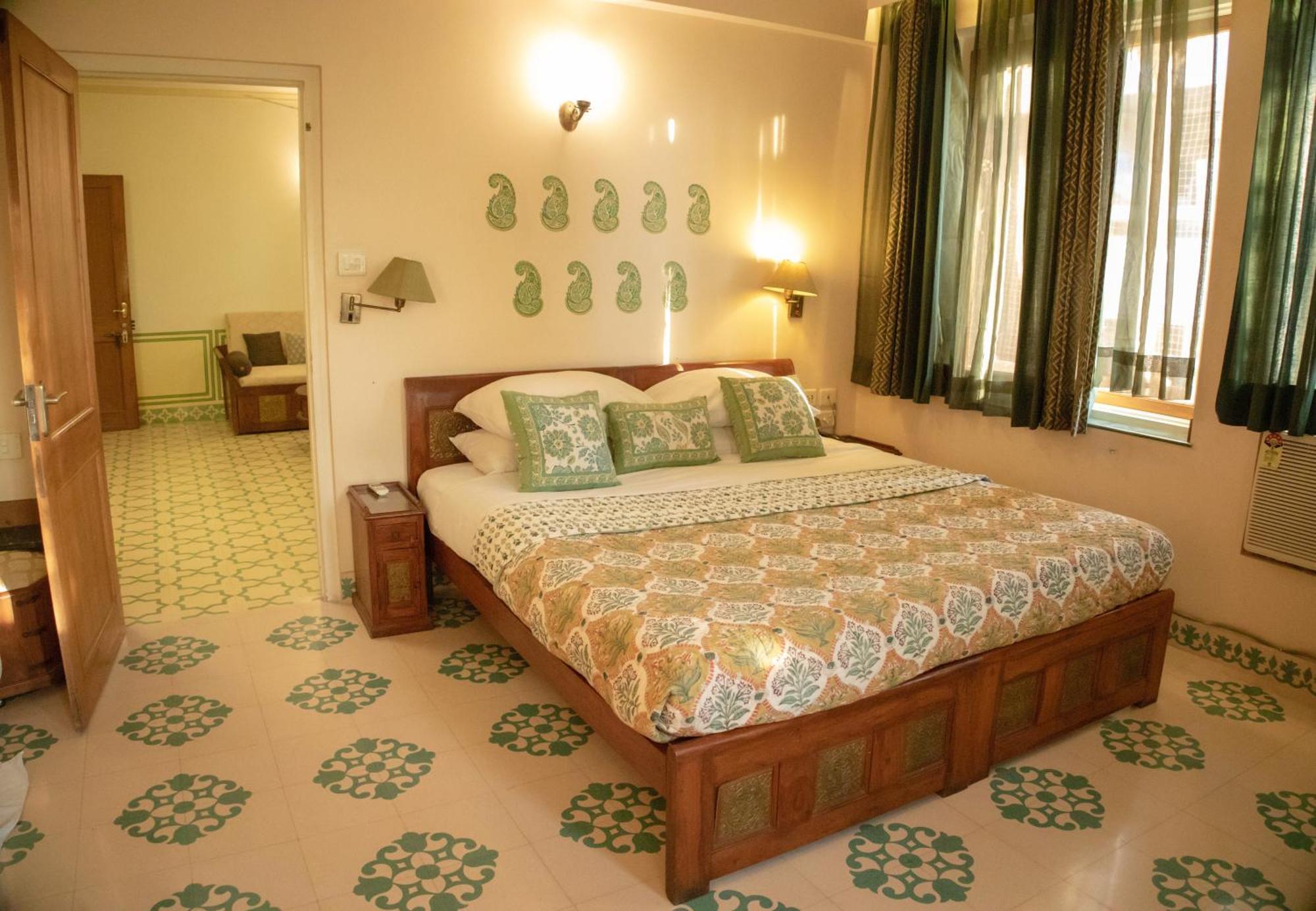 Om Niwas Suite Hotel Jaipur Eksteriør billede
